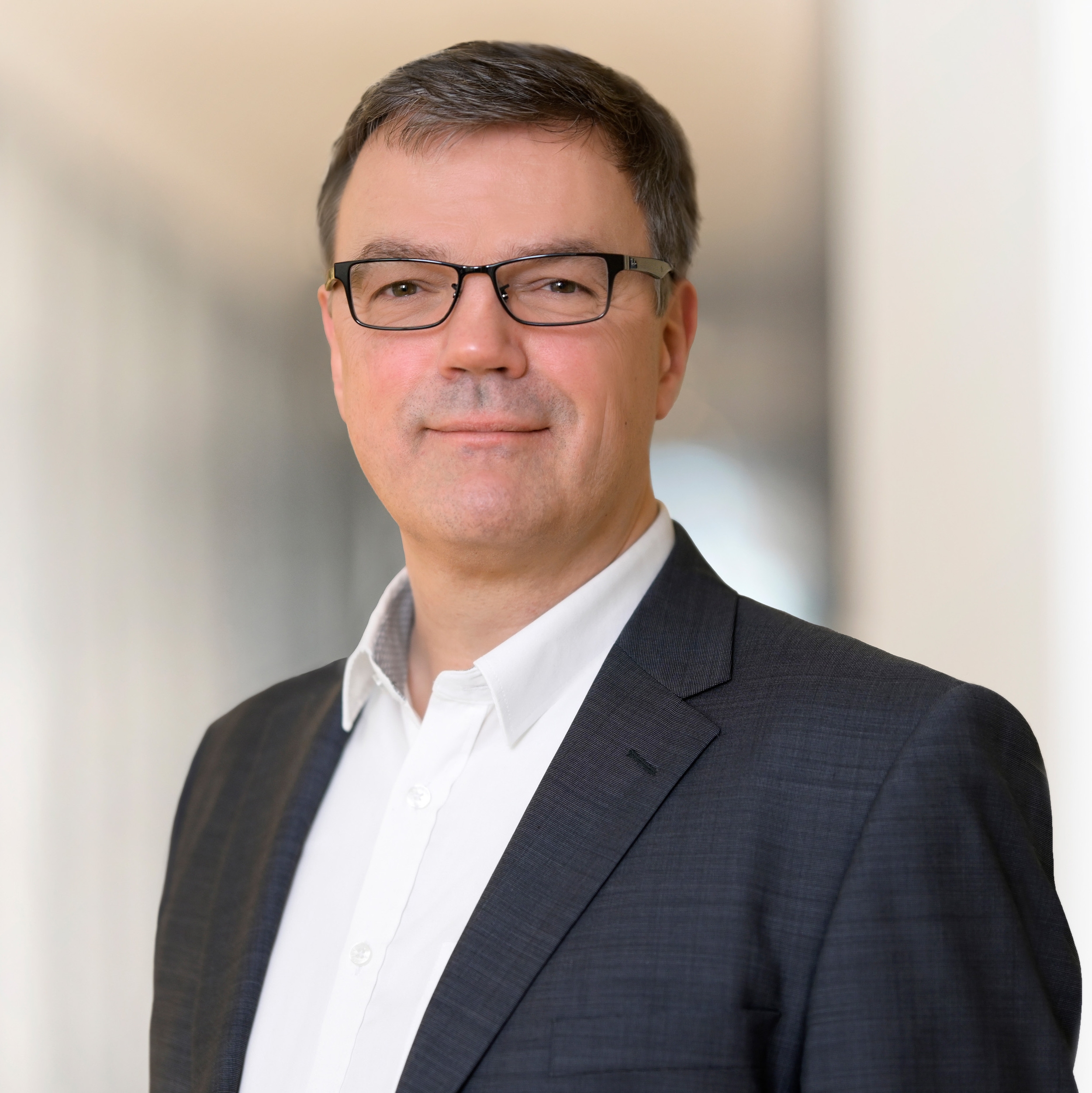 Dr. Thomas Laurent
